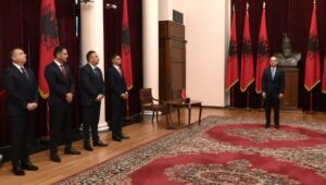 Betohen 4 ministrat e rinj: Hoxha, Vengu, Balla e Malaj marrin zyrtarisht detyrën