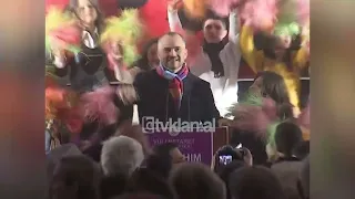 Kryesocialisti Edi Rama në Poliçan e Kuçovë: Kundër politikës së vjetër-(16 Shkurt 2009)