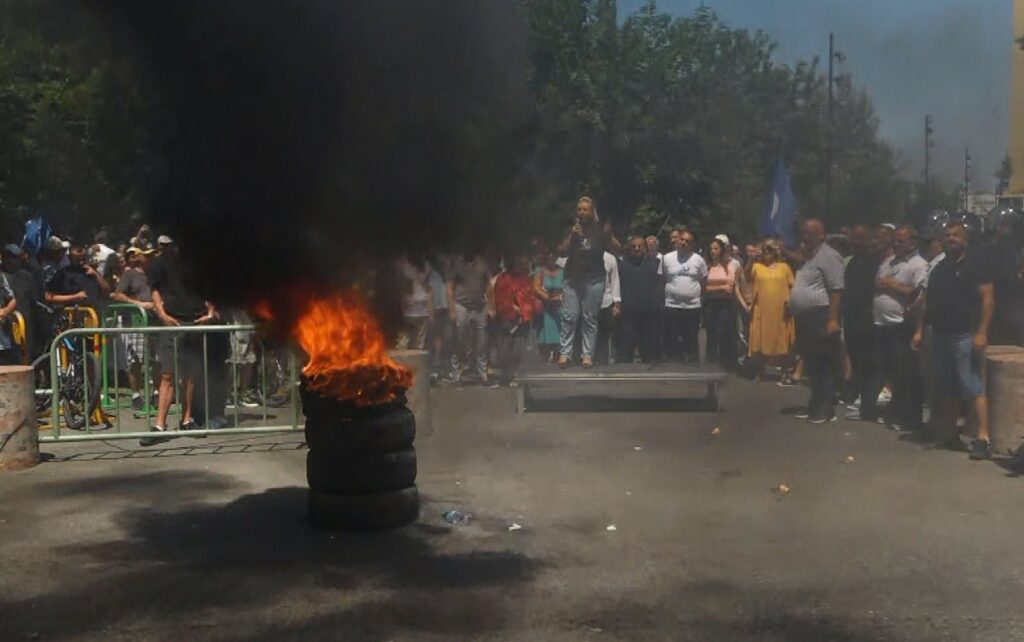 Opozita mban protestën e 15 para Bashkisë