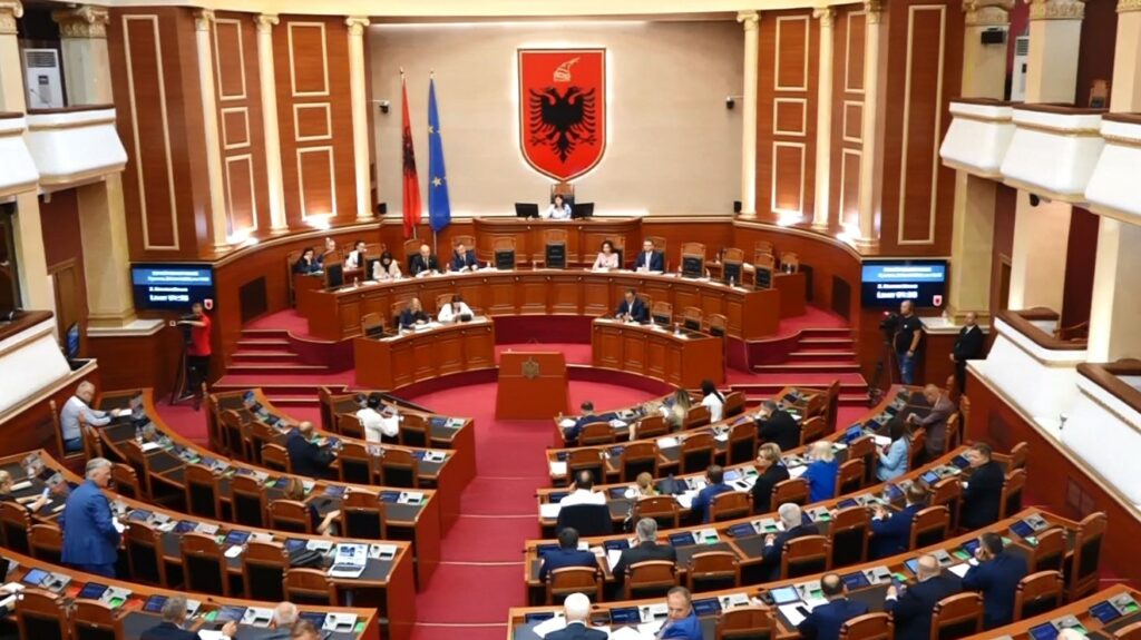 Votimi i ndryshimeve në qeveri, PD kërkon 6 orë debat në Parlament