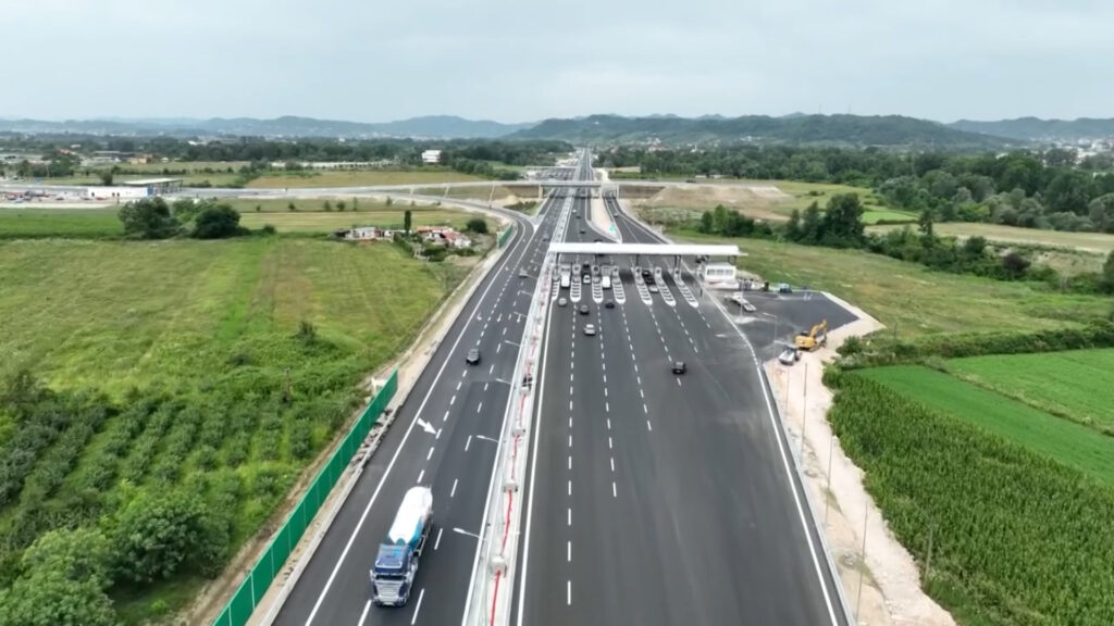 Qytetarët vlerësojnë autostradën “Thumanë-Kashar”