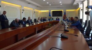 Presidentja Osmani mbledh krerët e partive në Kosovë