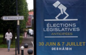 Raundi i 2 i zgjedhjeve në Francë, tërhiqen nga gara 218 kandidatë
