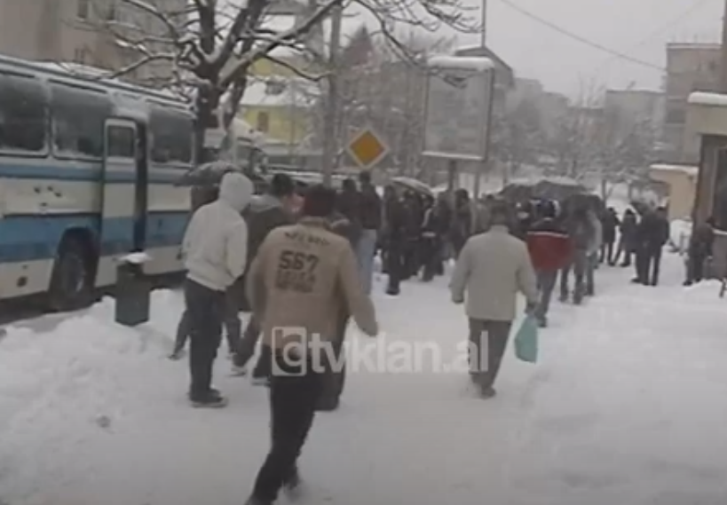 Reshje të dendura dëbore në veri, bllokohen disa qytete &#8211; (19 Shkurt 2009)