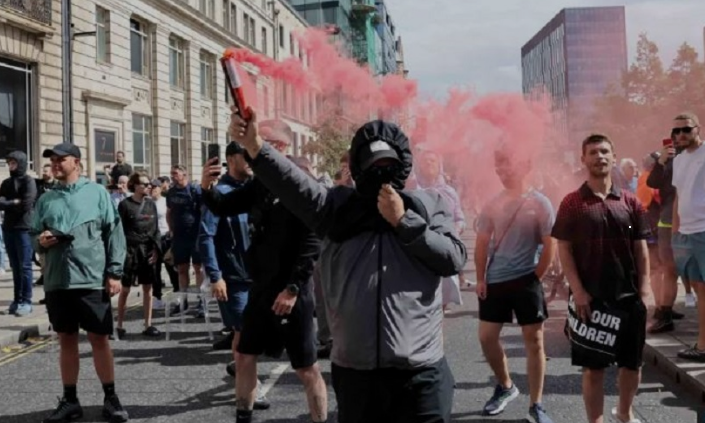 Protesta të dhunshme në Mbretërinë e Bashkuar