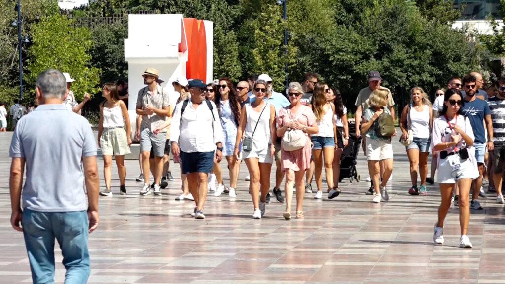 Turistët zgjedhin Shqipërinë jo vetë për bregdetin