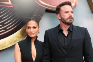 U nda nga Affleck, JLO mban unazën e martesës