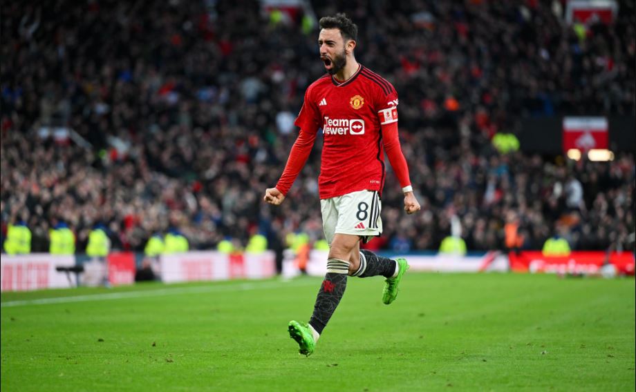 Manchester United rinovon me Bruno Fernandes