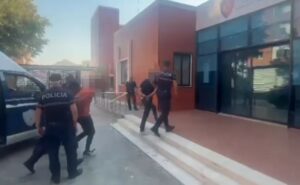 Bulqizë: Sherr mes 7 personave në një lokal, 2 të arrestuar