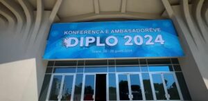 Mblidhet &#8220;Diplo 2024&#8221; me ambasadorët nëpër botë