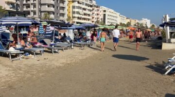 Durrësi, i preferuari i pushuesve nga Kosova dhe RMV