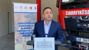 Në dy muaj 1500 zjarre në të gjithë vendin/ Ministri i Brendshëm, Hoxha pjesë në inaugurimin e stacionit zjarrfikës në Fier