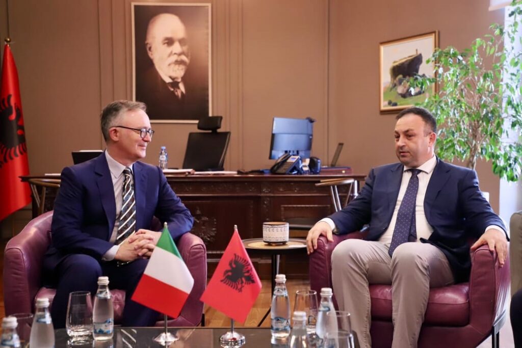 Rikonfirmimi i miqësisë mes dy vendeve, Ministri i Brendshëm takohet me Ambasadorin e Italisë në Tiranë