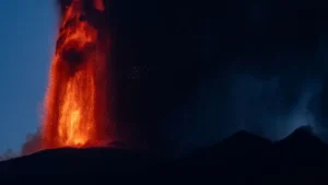 Etna ofron shfaqje spektakolare/ Vullkani rinis aktivitetin pas 4 vitesh