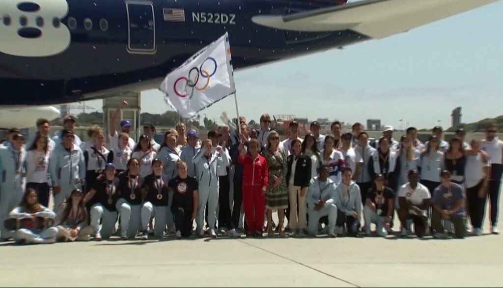 Flamuri Olimpik mbërrin në Los Anxheles