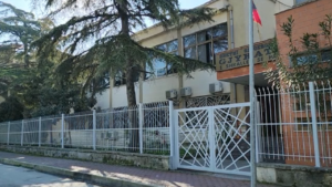 Lejoi ndërtimet e paligjshme, kryeinspektori i Bashkisë së Divjakës dënohet me 1 vit burg
