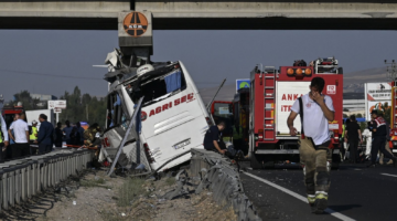 Tragjedi në Turqi| Autobusi përplaset me këmbën e urës, 9 të vdekur dhe 26 të plagosur