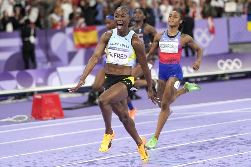 Saint Lucia bëhet me medalje olimpike/ Julien Alfred fiton garën e 100 metrave