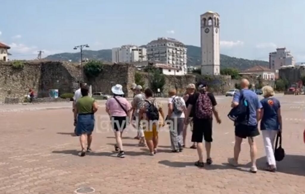 Kalaja e Elbasanit, atraksion për turistët e huaj/ Pëlqehet ushqimi dhe mikpritja e banorëve