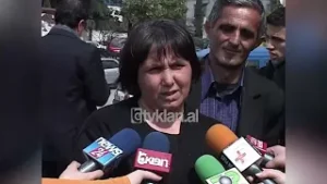 Protesta e familjarëve të viktimave të Gërdecit: Politika të mos luajë me ne-(3 Prill 2009)