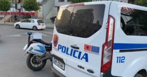 31-vjeçari goditet me gërshërë, policia arreston të riun