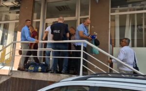 Policia mbyll 9 posta serbe në veri të Kosovës/ Beogradi: Kurti po provokon një konflikt të armatosur