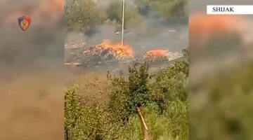 Ndezi zjarr në fshatin Shetel, nga flakët u rrezikuan dy banesa, procedohet në gjendje të lirë 83-vjeçari