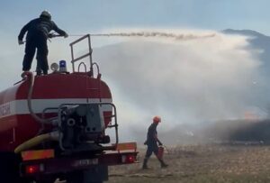 Gjirokastër: Zjarri rrezikon ambientet e tregut të shumicës