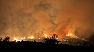 Gjirokastër/ Zjarri i madh në një sipërfaqe toke mbi fshatin Labovë e Madhe