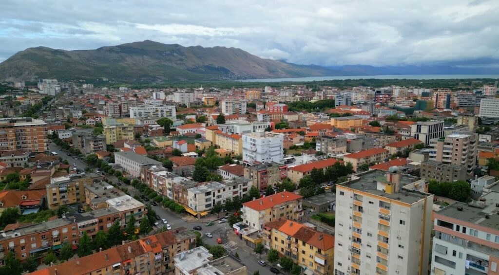 Zonat e thella, kërkesë për infermierë e mami