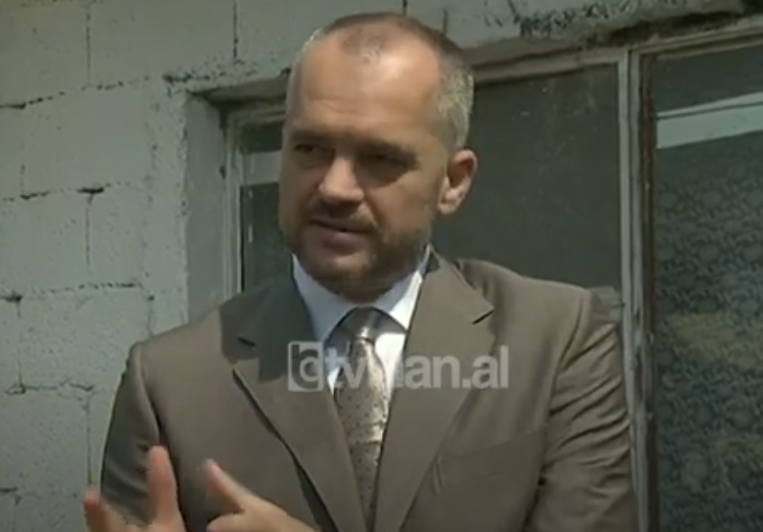 Kreu i PS Edi Rama takon banorët e komunitetit egjiptian-(8 Prill 2009)