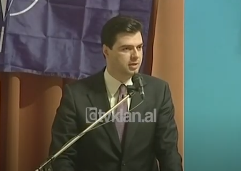 Ministri Basha në Gramsh, flet për anëtarësimin në NATO-(2 Prill 2009)