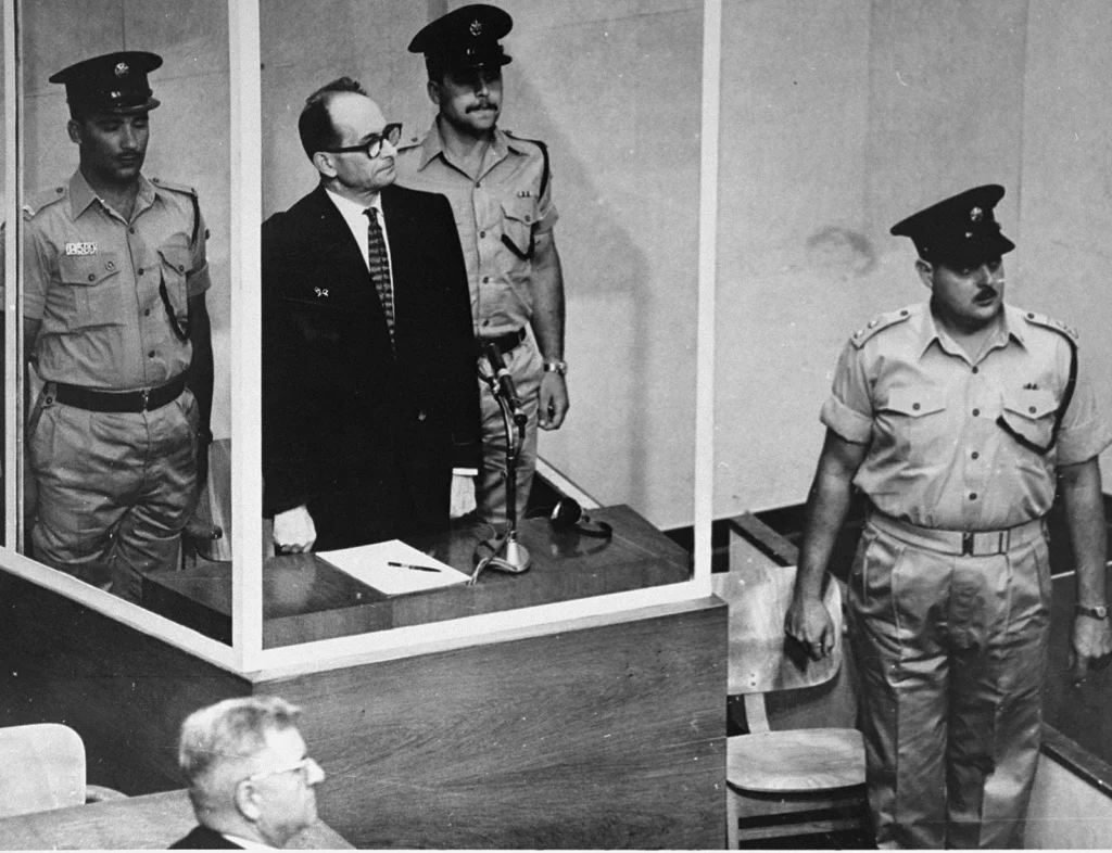 Adolf Eichmann në gjyq në Izrael pasi u kap nga Mossad