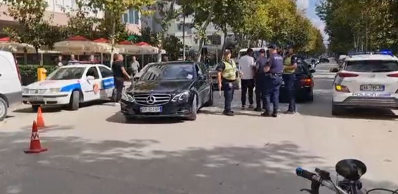 Video: Makina përplas për vdekje këmbësorin në Fier