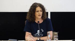 Vajza e ish-kryeministrit Sali Berisha, Argita Malltezi gjatë një konference për mediat, 23 Shtator 2024