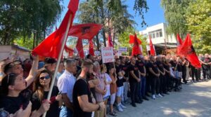 Shqiptarët e Luginës marshojnë për “identitet dhe dinjitet” dhe kundër diskriminimit