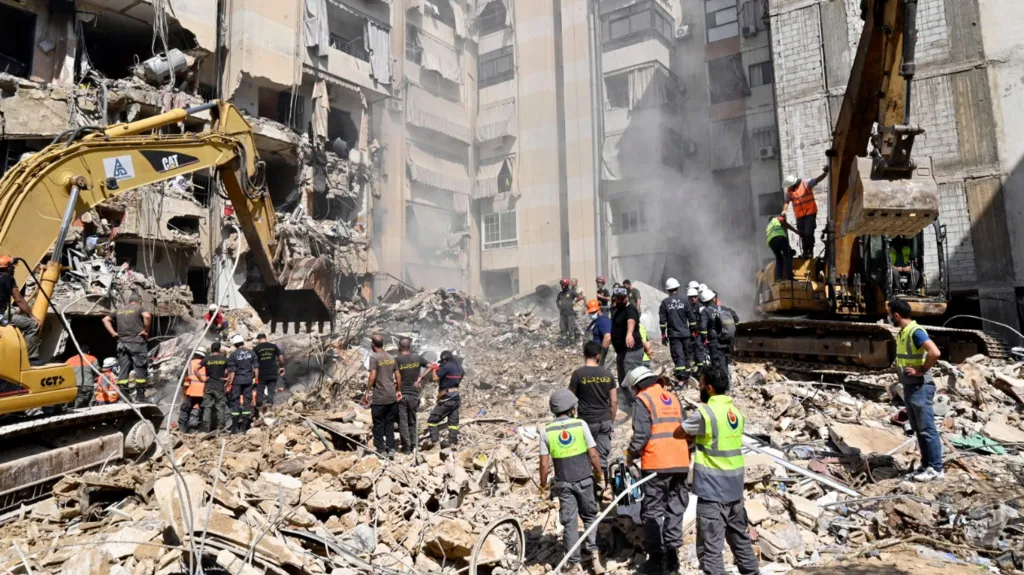 Ushtria Izraelit zhvendos fokusin e luftës nga Gaza në Libanin jugor. Shënjestron për të dytën herë brenda të shtunës objektivat e Hezbollahut. Dhjetëra avionë luftarakë izraelitë sulmuan të gjithë Libanin jugor pasi inteligjenca zbuloi se Hezbollahu po përgatitej për hakmarrje me shumë raketa dhe dronë.