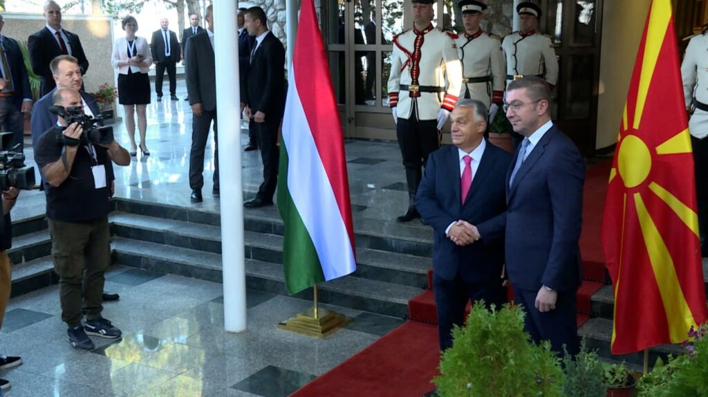 Viktor Orban dhe Hristijan Mickoski para takimit bilateral në Ohër, 27 shtator 2024