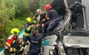 Kamioni përplaset me autobusin në Kosovë, të paktën tre të lënduar