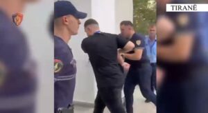 Në hotel me armë dhe kokainë, arrestohet 33-vjeçari