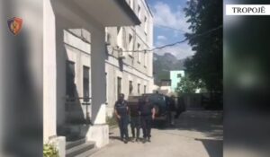 37-vjeçari “nuk vë mend”, thyen arrestin e shtëpisë dhe del në lokal, i gjendet sërish kanabis