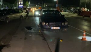 &#8220;Benzi&#8221; përplas këmbësoren në aksin rrugor &#8220;Korçë-Pogradec&#8221; (Video)