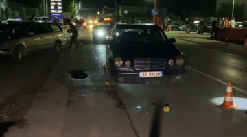 &#8220;Benzi&#8221; përplas këmbësoren në aksin rrugor &#8220;Korçë-Pogradec&#8221; (Video)