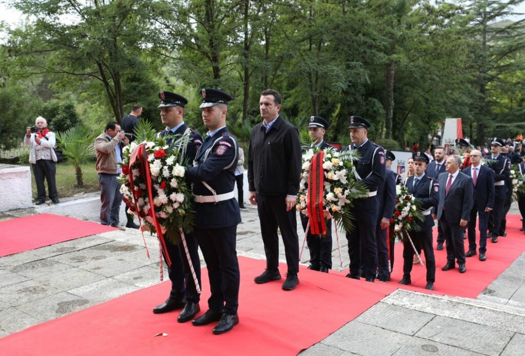 Homazhe për 82-vjetorin e Konferencës së Pezës