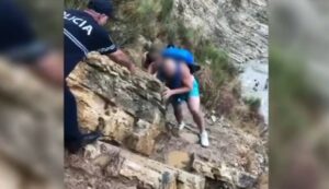 U bllokuan në Gjirin e Filikurit, policia u vjen në ndihmë 2 turistëve nga Maqedonia