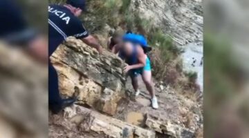 U bllokuan në Gjirin e Filikurit, policia u vjen në ndihmë 2 turistëve nga Maqedonia