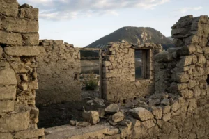 Rishfaqet pas 45 vjetësh fshati i fundosur në Greqi