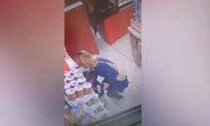 Tentoi të rrëmbente 2-vjeçaren në supermarket, procedohet 57-vjeçarja në Tiranë