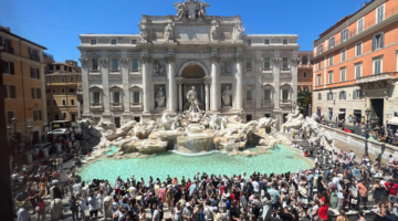 Roma mendon kufizimin e turistëve në shatërvanin Trevi