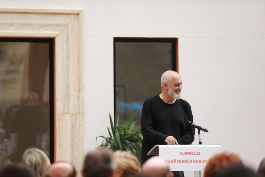 Rama inauguron një nga 25 shkollat e reja që hapën dyert sot